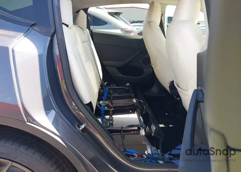 2023 Tesla Model Y Performance Dual Motor All-Wheel Drive z USA, uszkodzony, nr VIN 7SAYGDEF3PF968983